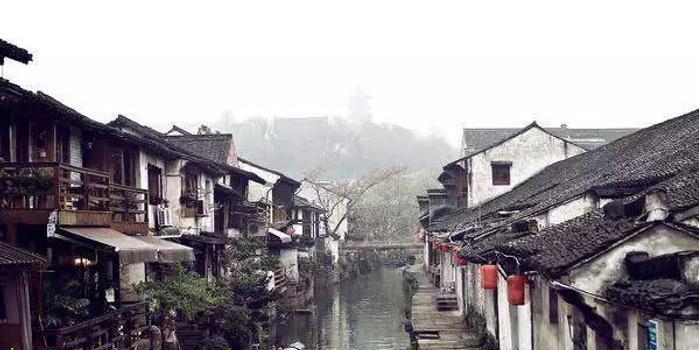 穿短裙短裤吊带裙露背裙才是爱美有魅力的姑娘吗？ 姐姐回答